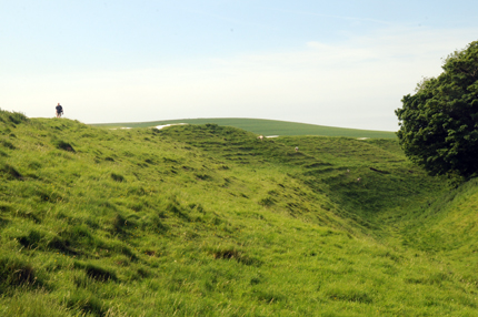 aveburyvallgrav1205